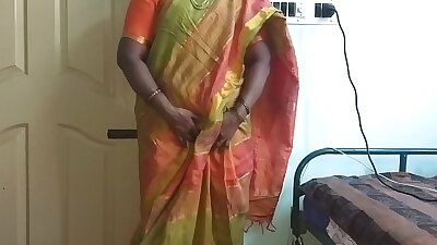 Indian desi maid to show her natural tits to home owner