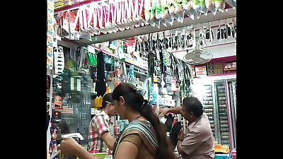neighbour aunty shopping showing sweet hip fold